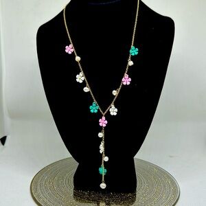 Flower 🌸 Necklace and Gold Ring Size 6 NEW